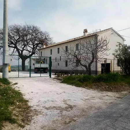 Casa Caminate Cnc & Cucina Couette-café Fano